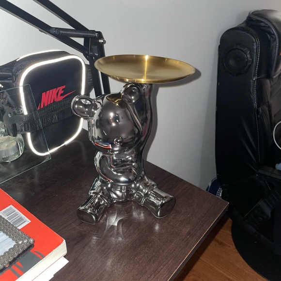 Bear stand with plate. Display, decoration, room - Picture 5 of 6